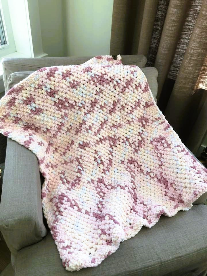 Baby Blanket in Raspberry Kisses